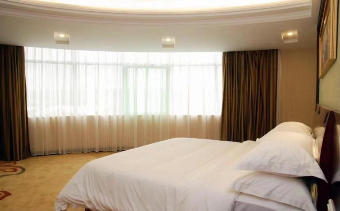 Vienna Hotel Dongguan Houjie Exhibition Center エクステリア 写真